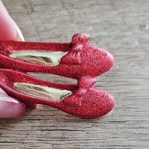 Uniq Vintage Ruby Slippers Pin Brooch Dorothy Wizard Oz Gold Glitter Signed Bin8